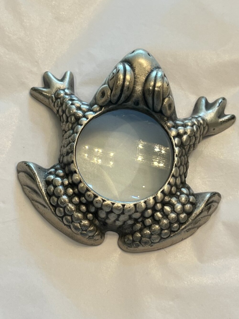 BOMBAY Magnifying Glass Frog Shaped Figurine Paperweight 4" x 4" Pewter